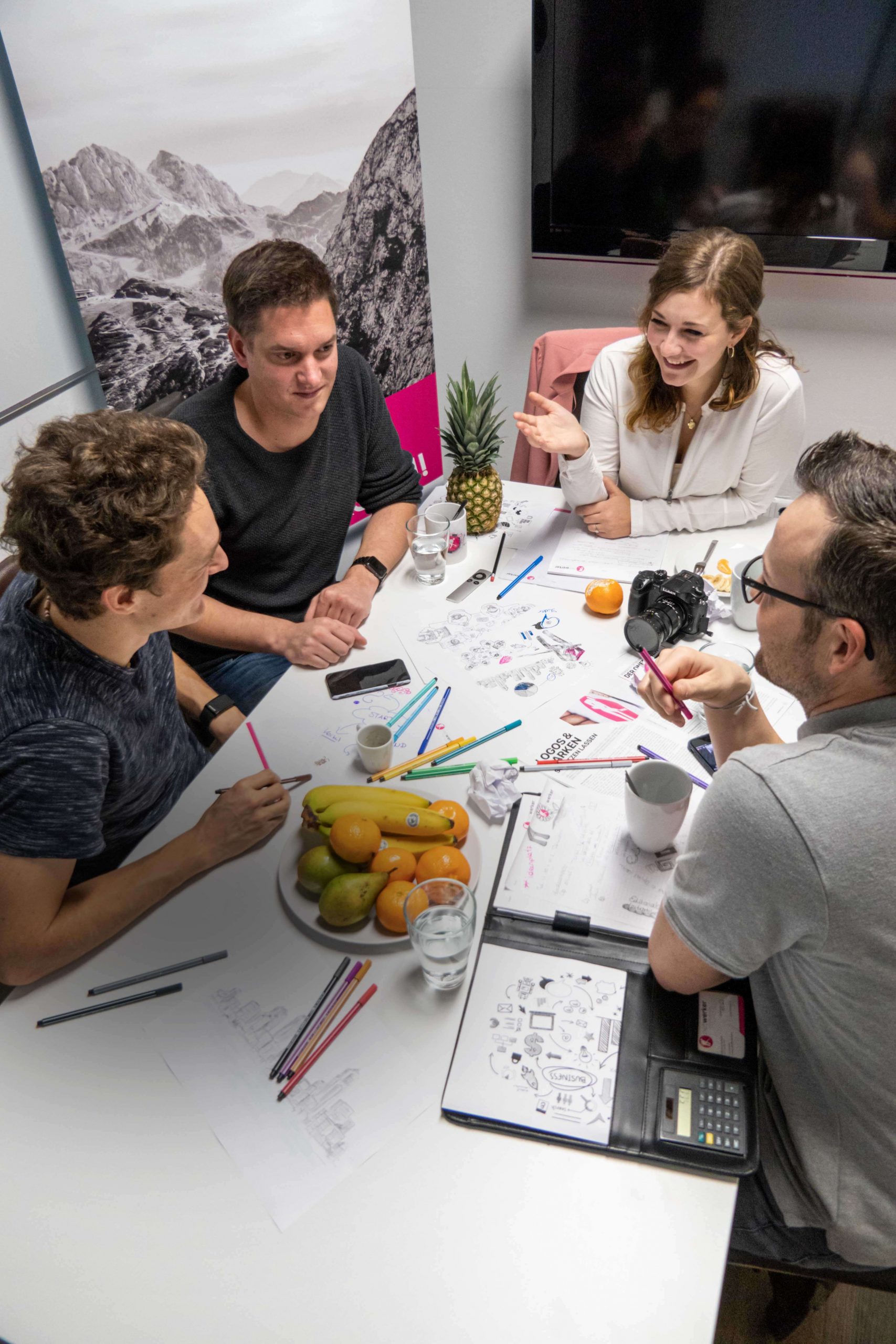 Das Team vom netWERKER Mediahaus am Besprechungstisch